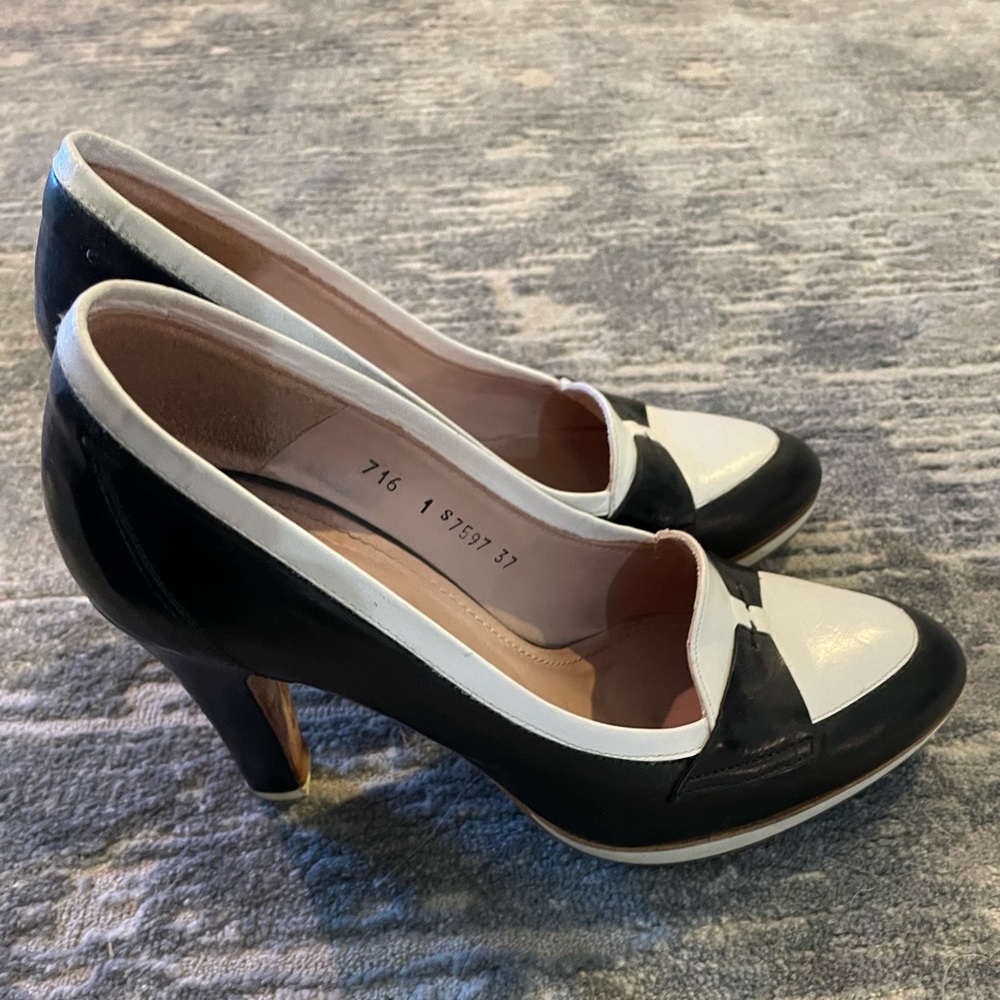 Classy spectator pumps—black & white